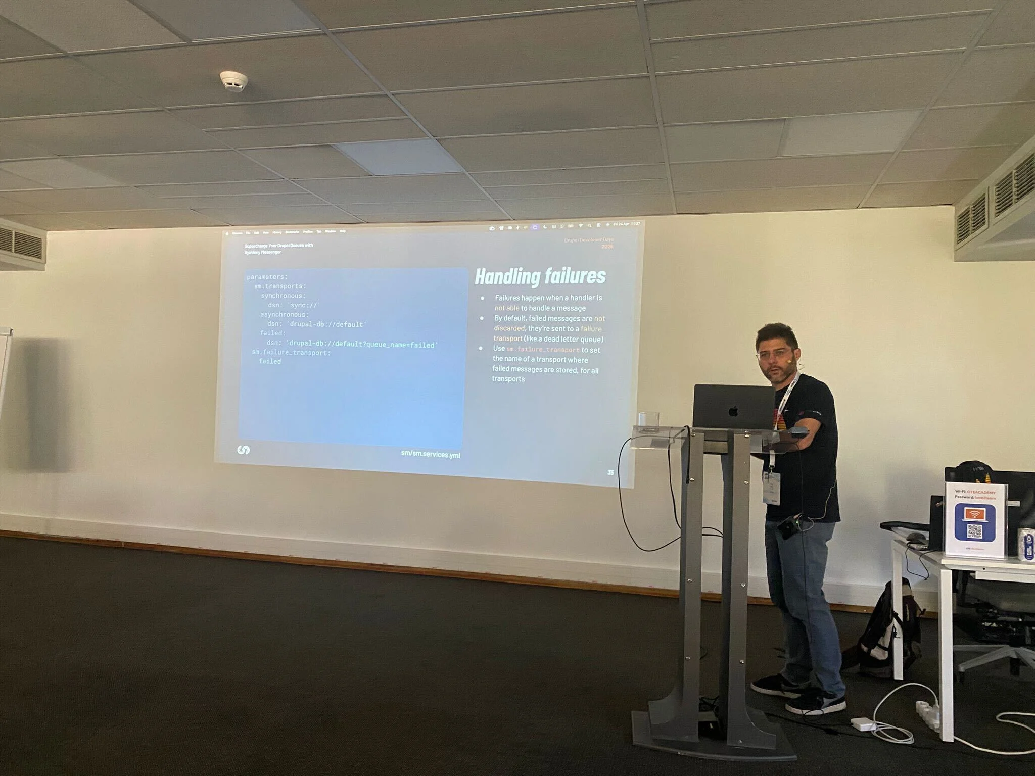 Our Luca Lusso presenting his talk on Symfony Messenger and Drupal Queues